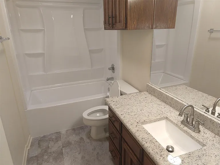 2110 Valleywood Dr — Photo 13