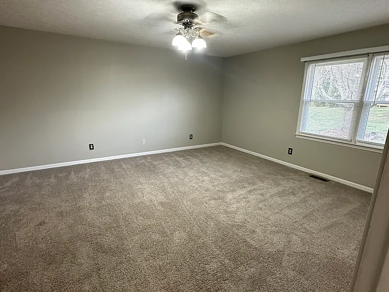 202 Fairview Cir — Photo 9