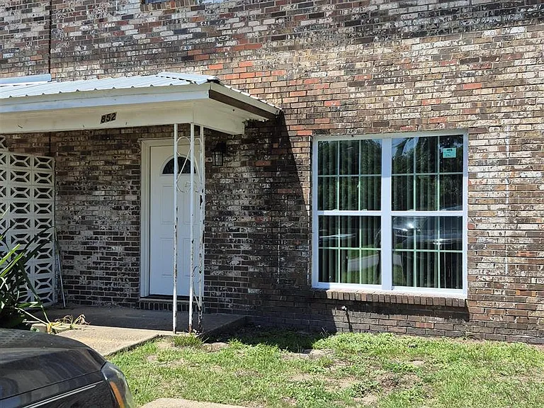 852 Garnet St — Photo 1