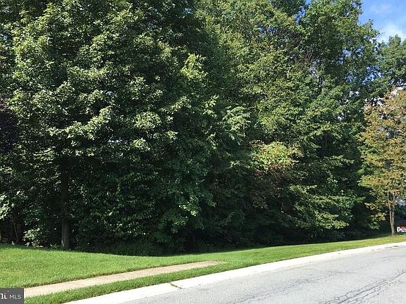 4th image of 37 Tall Oaks Dr