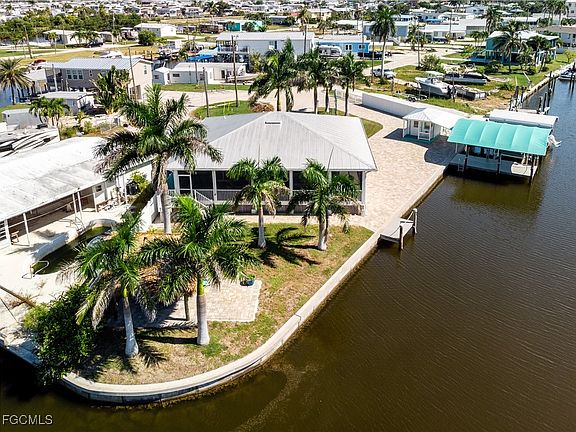 2nd image of 3947 Coconut Dr