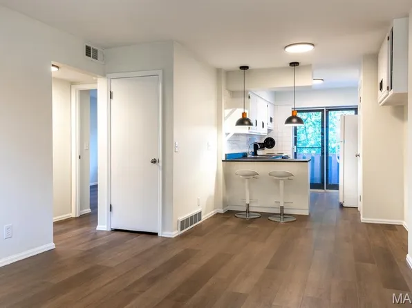 7951 Royal Arms Ct APT 3, Saint Louis, MO 63123