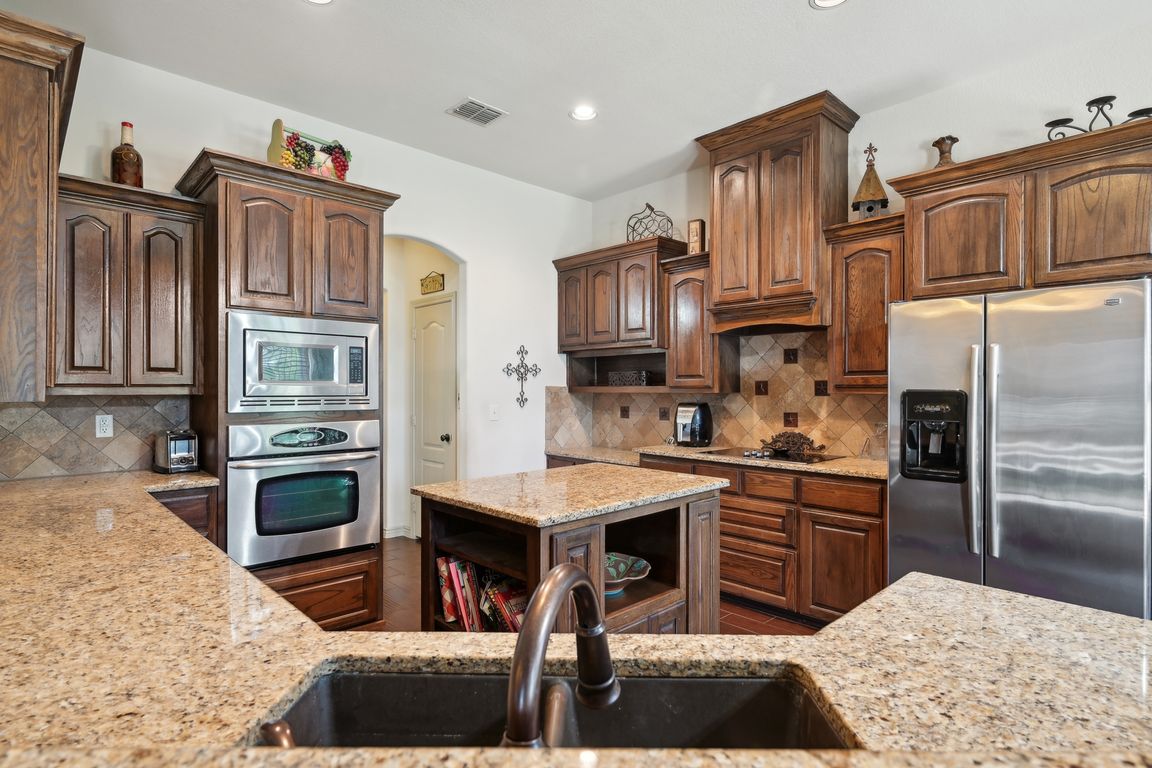 Hubbard Cir-1104-012.jpg