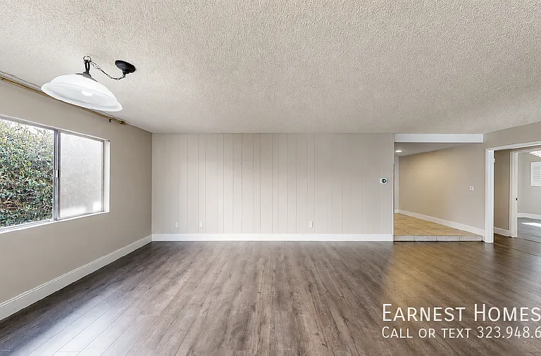 21019 Hackney St — Photo 2