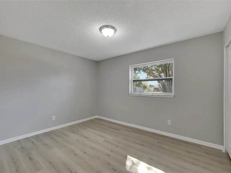 527 Fox Run Trl — Photo 34