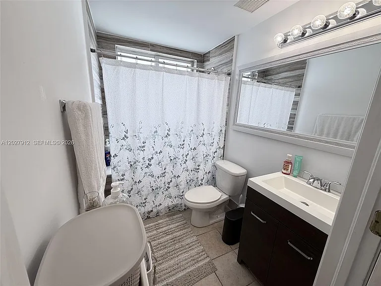 115 SW 42nd Ave #402 — Photo 16
