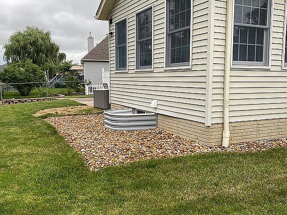 3rd image of 330 Lakeside Ave
