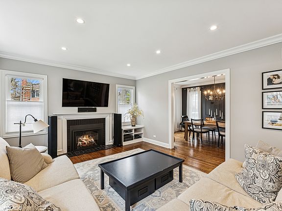 5th image of 601 S Burton Pl