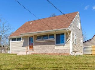 935 Franklin Ter, Roselle, NJ 07203