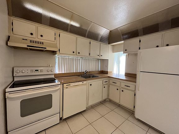 3rd image of 17021 N Bay Rd APT 122
