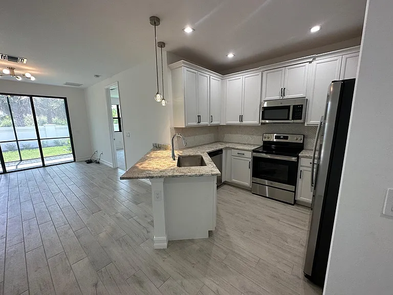 7502 Rockefeller Dr — Photo 3