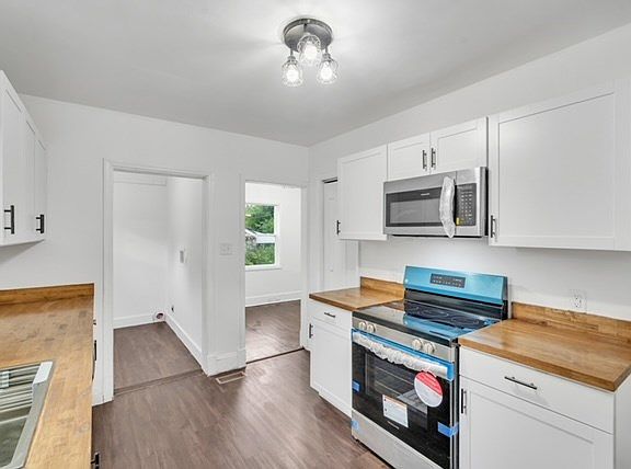 5th image of 208 Laurel Ave W