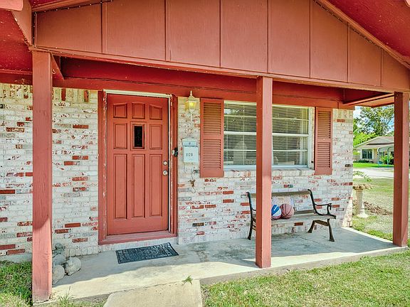 3rd image of 1120 Alma Cir
