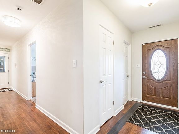 2nd image of 16W638 Red Oak Ave