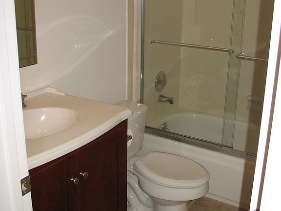 Main Floor Full Bath
