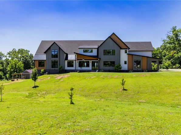 10901 Old Fashion Dr, Bentonville, AR 72712