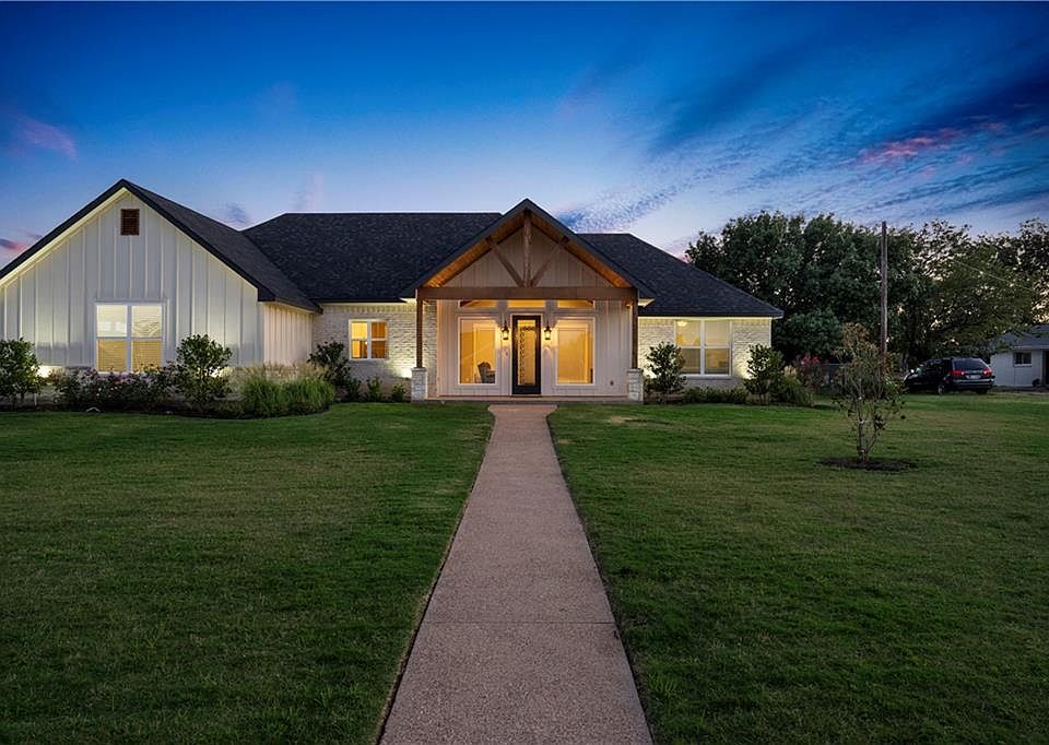 1st image of 170 Paloma Drive