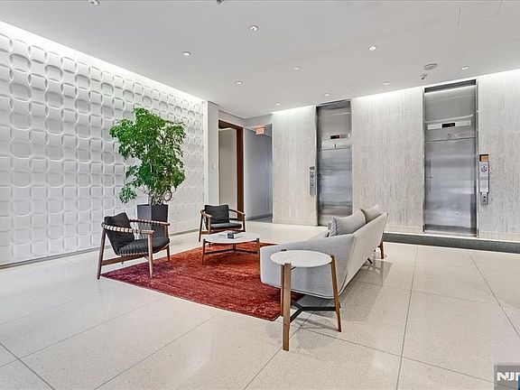 5th image of 6050 E Kennedy Boulevard