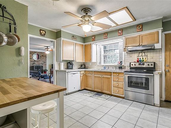 5th image of 701 Wyche Ct