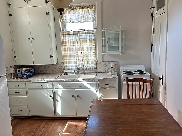 83 N State St — Photo 11