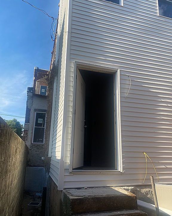 1st image of 902 W Erie Ave