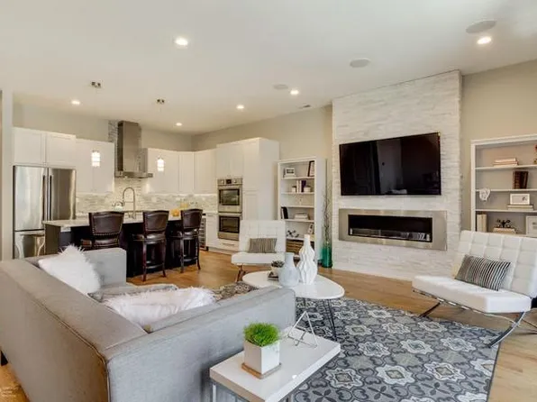 2837 N Halsted St APT 2S, Chicago, IL 60657