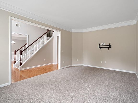 4th image of 113 Strasburg Dr