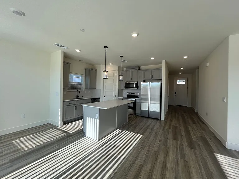 2312 N Kayenta St — Photo 2