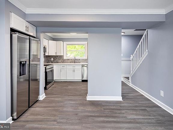 4th image of 9 Bourbon Ct
