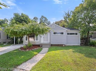 708 Elmwood Dr, Fenton, MI 48430