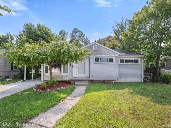 708 Elmwood Dr, Fenton, MI 48430