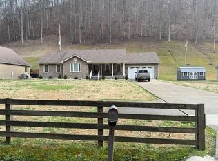 414 Hunts Frk, Dana, KY 41615