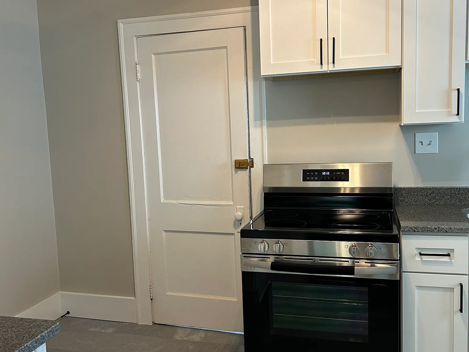 2 bed, 1100 sqft, $1,600 — Photo 2