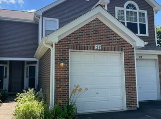 28 Waverly Ct, Algonquin, IL 60102