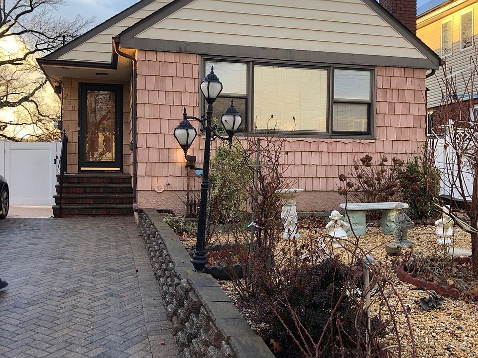 1st image of 259 N Railroad Ave