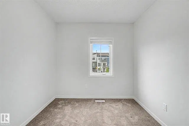 11929 35 AV SW - Like New 3-Bedroom Townhome for Rent in Desrochers SW — Photo 3