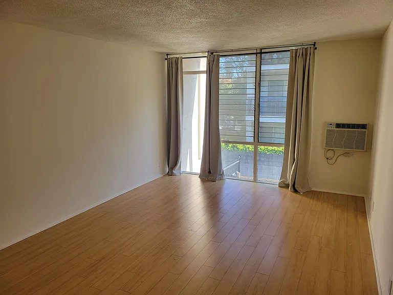 477 S El Molino Ave #5 — Photo 3