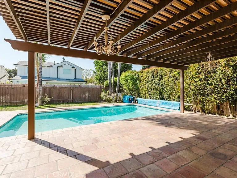 12832 Kling St — Photo 19