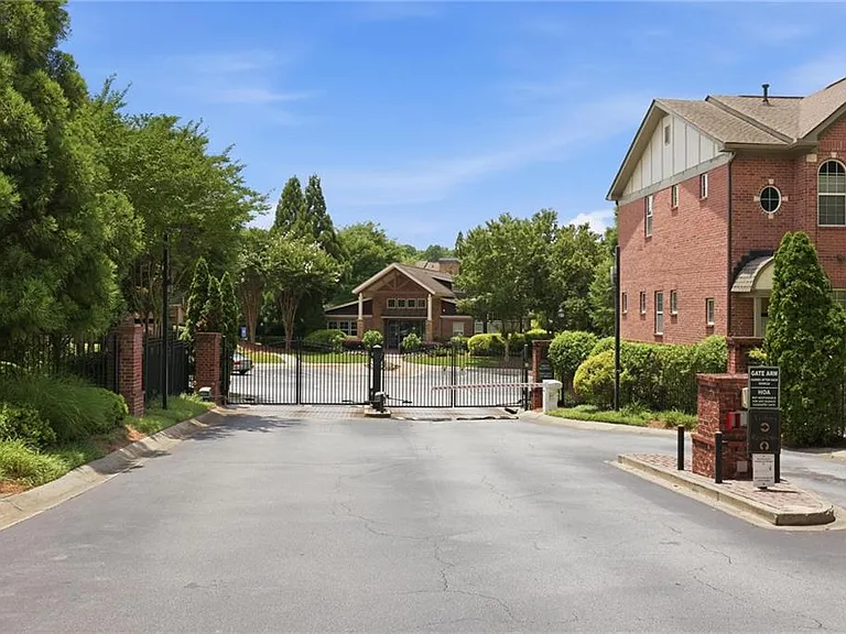 1237 Ashford Creek Park NE — Photo 26