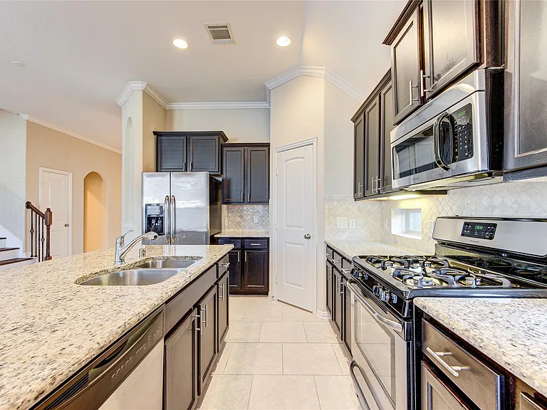 6519 Point Hollow Ln — Photo 32