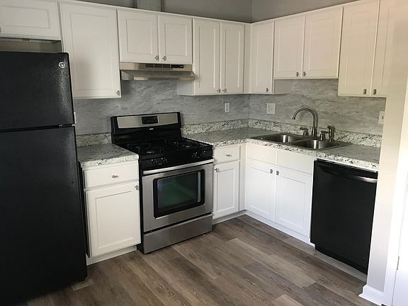 2nd image of 541 Harbor Lake Ct
