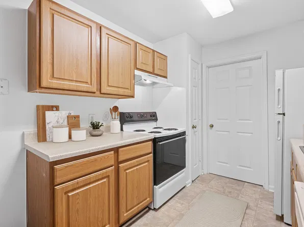 Crossings at Summerland, 13701 Keelingwood Cir, Woodbridge, VA 22191