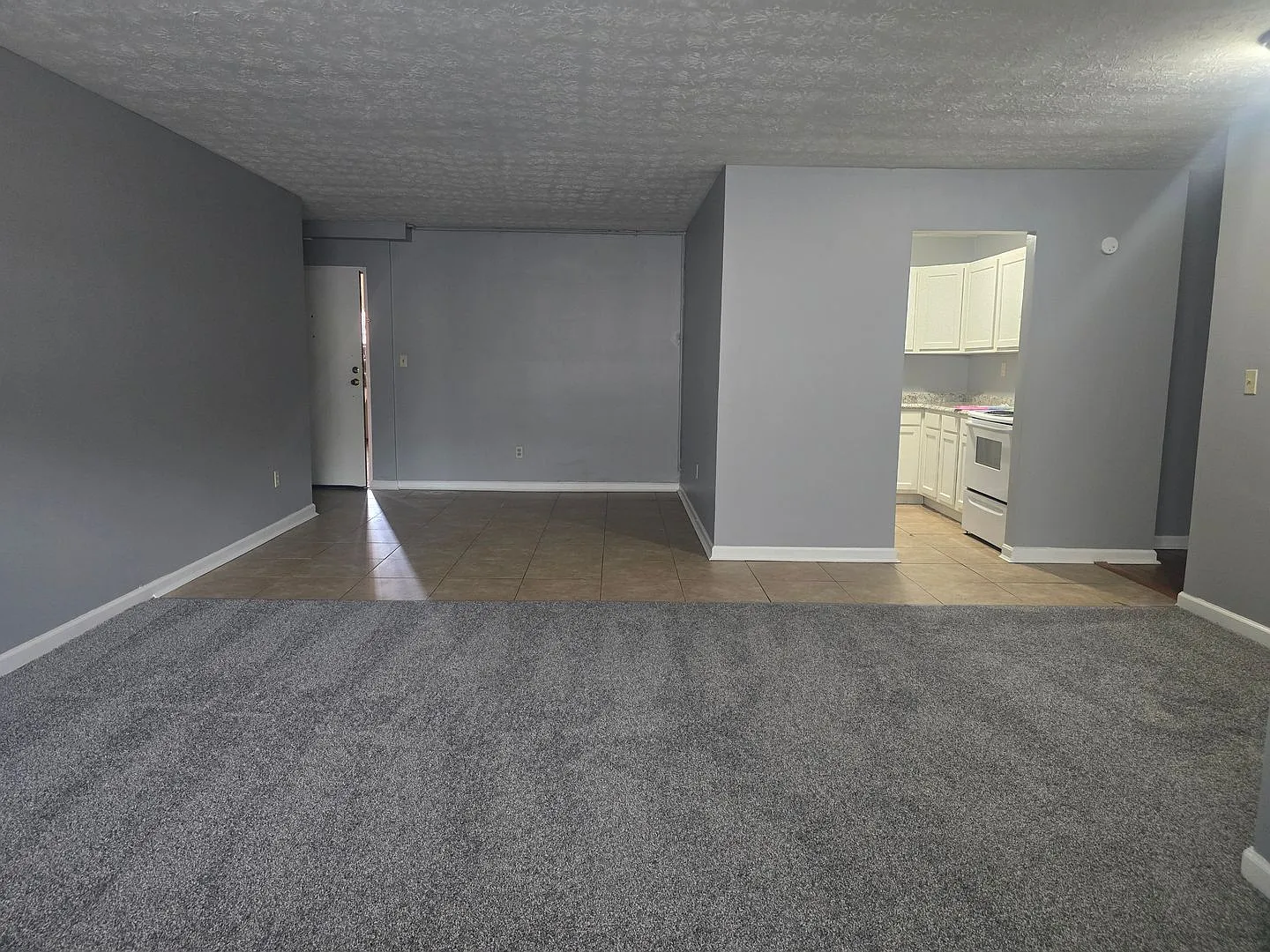 896 Mohawk Trail Apartments — Photo 3