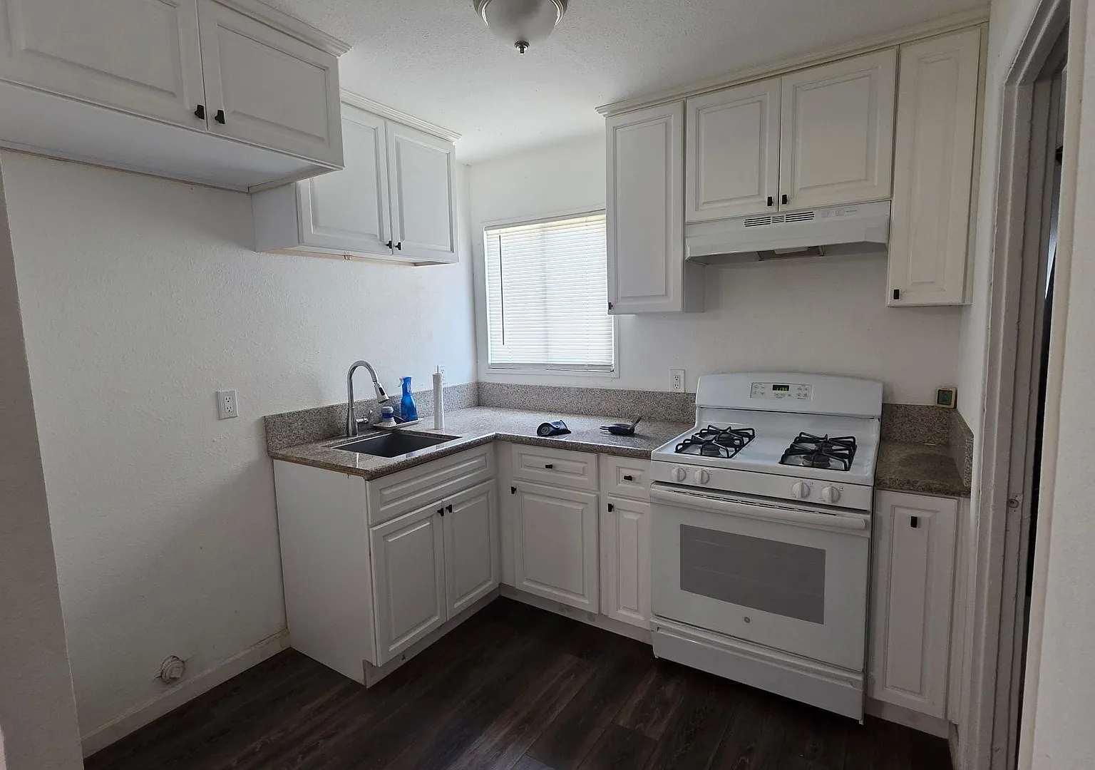 2 Bedroom 1 Bath Now Available — Photo 3