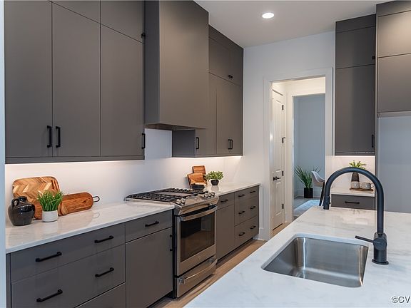 5th image of 421 W 7th St