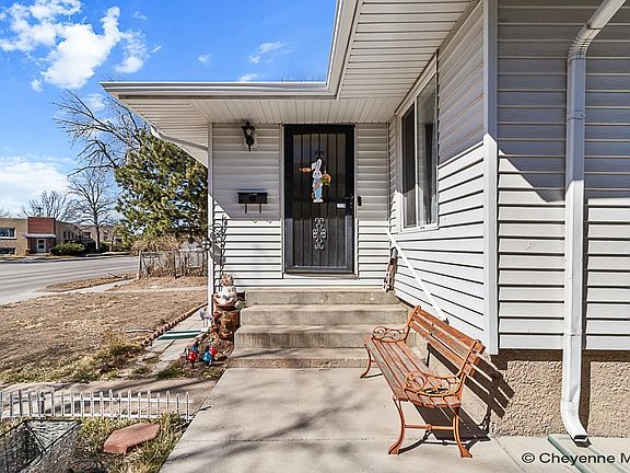 3rd image of 306 E Pershing Blvd