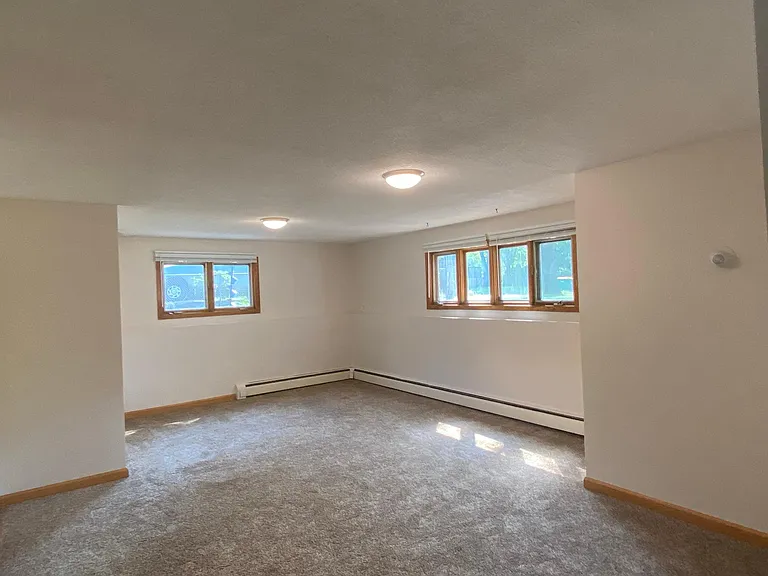 547 Allen Ave — Photo 11