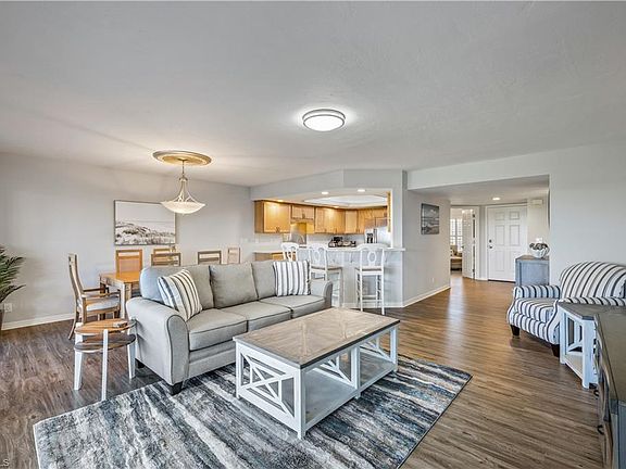 3rd image of 26880 Wedgewood Dr APT 403