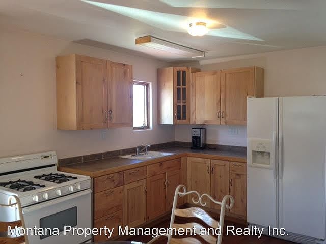 2nd image of 934 N Shoshone Loop
