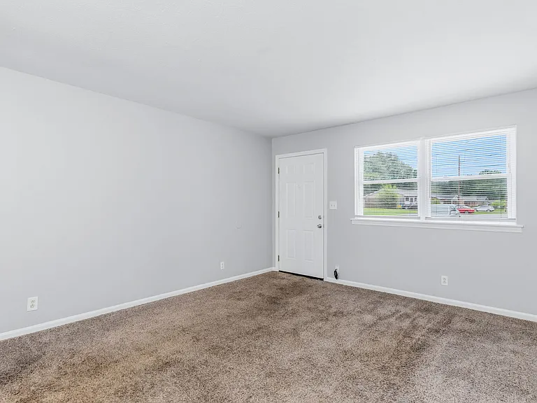 3811 Carpenter Dr — Photo 2